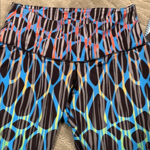 NWT activefit sportswear Capri size small - Picture 3 of 6